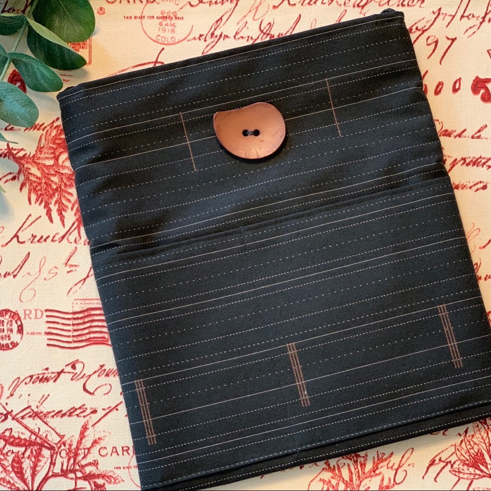 Boutique shoulder/crossbody purse.